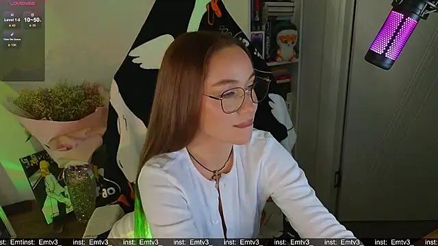 Snapshot of Emili1- chatting on November 18, 2025, 5:49 pm Emili1- online show from November 18, 2025, 5:49 pm