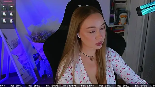 Snapshot of Emili1- chatting on November 30, 2025, 2:40 pm Emili1- online show from November 30, 2025, 2:40 pm