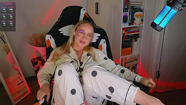 Snapshot of Emili1- chatting on September 9, 2025, 11:25 pm Emili1- online show from September 9, 2025, 11:25 pm