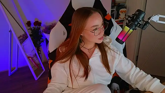 Snapshot of Emili1- chatting on March 11, 2025, 12:17 pm Emili1- online show from March 11, 2025, 12:17 pm