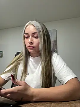 Snapshot of emma_oxford chatting on February 7, 2026, 12:40 am emma oxford online show from February 7, 2026, 12:40 am