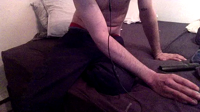 Snapshot of RunawayGraffiti9 chatting on April 6, 2026, 7:09 am RunawayGraffiti9 online show from April 6, 2026, 7:09 am