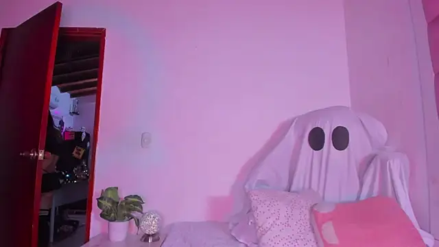 little-Emma online show from October 5, 2025, 3:19 am