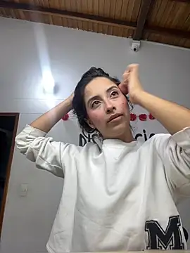 little-Emma online show from September 19, 2025, 2:48 am