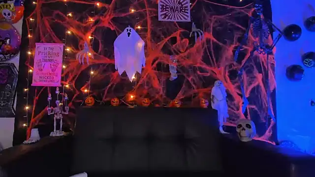 little-Emma online show from October 31, 2025, 11:51 am