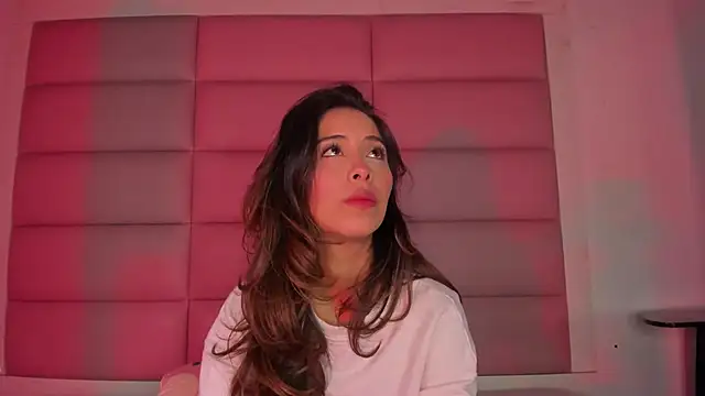 little-Emma online show from November 30, 2025, 3:07 am