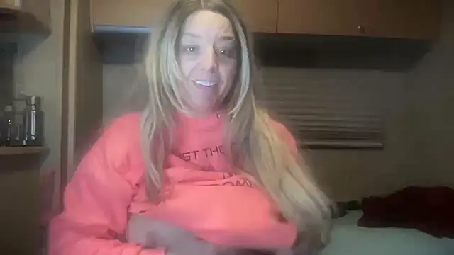 MonroeLoves online show from December 17, 2025, 7:35 am