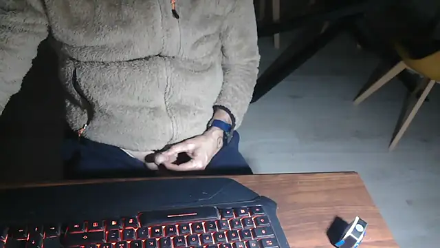 Snapshot of Adri_gard chatting on March 17, 2026, 9:18 pm Adri gard online show from March 17, 2026, 9:18 pm