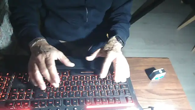 Snapshot of Adri_gard chatting on May 8, 2026, 8:34 pm Adri gard online show from May 8, 2026, 8:34 pm