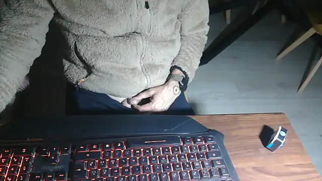 Snapshot of Adri_gard chatting on April 2, 2026, 8:15 pm Adri gard online show from April 2, 2026, 8:15 pm