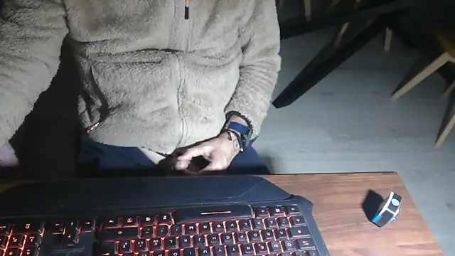 Snapshot of Adri_gard chatting on April 11, 2026, 8:12 pm Adri gard online show from April 11, 2026, 8:12 pm