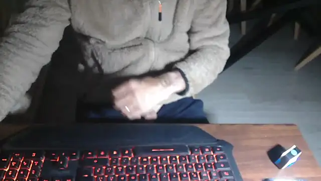 Snapshot of Adri_gard chatting on May 3, 2026, 8:34 pm Adri gard online show from May 3, 2026, 8:34 pm