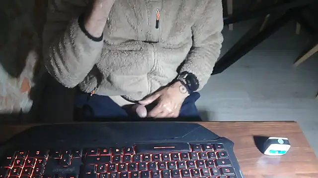 Snapshot of Adri_gard chatting on May 1, 2026, 8:58 pm Adri gard online show from May 1, 2026, 8:58 pm