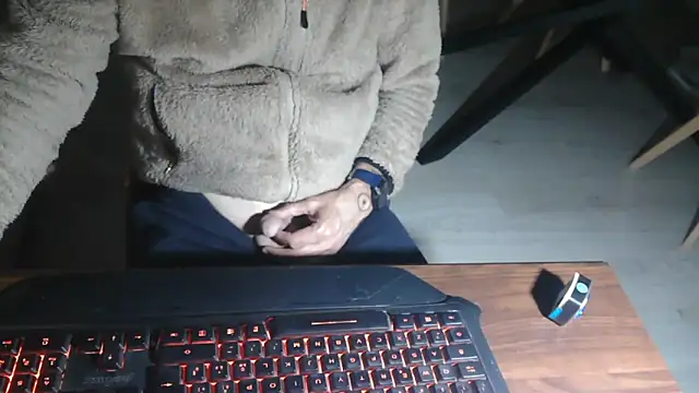 Snapshot of Adri_gard chatting on April 13, 2026, 8:24 pm Adri gard online show from April 13, 2026, 8:24 pm