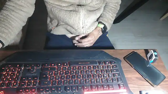 Snapshot of Adri_gard chatting on May 4, 2026, 8:33 pm Adri gard online show from May 4, 2026, 8:33 pm
