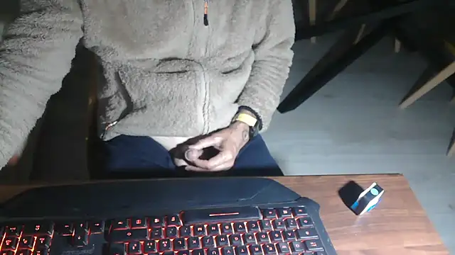 Snapshot of Adri_gard chatting on April 22, 2026, 8:37 pm Adri gard online show from April 22, 2026, 8:37 pm