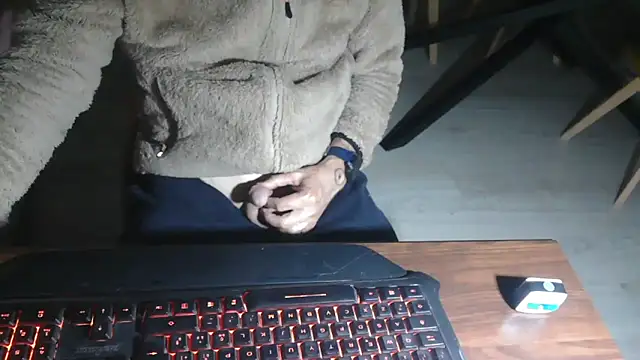 Snapshot of Adri_gard chatting on April 14, 2026, 8:36 pm Adri gard online show from April 14, 2026, 8:36 pm