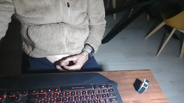 Snapshot of Adri_gard chatting on March 25, 2026, 9:14 pm Adri gard online show from March 25, 2026, 9:14 pm