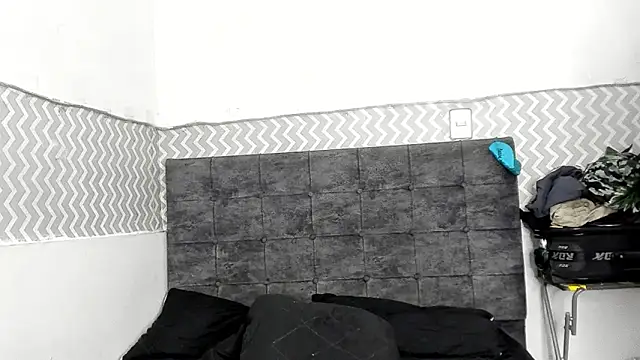 Ariana Salazar online show from April 15, 2026, 2:39 am