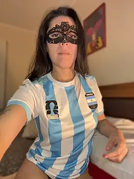 Reinacatchile online show from June 15, 2026, 2:56 am