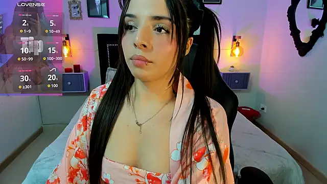 Snapshot of Charlotte__Benett chatting on May 17, 2026, 5:29 am Charlotte Benett online show from May 17, 2026, 5:29 am