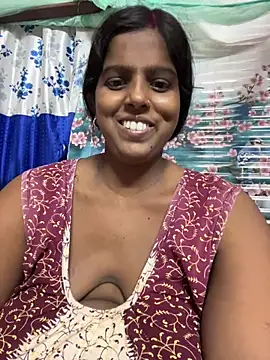 Snapshot of Beauty-queen chatting on July 5, 2026, 2:46 pm Beauty-queen online show from July 5, 2026, 2:46 pm
