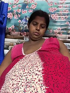 Snapshot of Beauty-queen chatting on April 19, 2026, 6:10 pm Beauty-queen online show from April 19, 2026, 6:10 pm