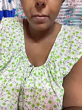 Snapshot of Beauty-queen chatting on June 25, 2026, 3:17 pm Beauty-queen online show from June 25, 2026, 3:17 pm
