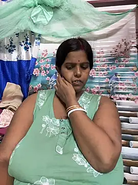 Snapshot of Beauty-queen chatting on July 9, 2026, 1:54 pm Beauty-queen online show from July 9, 2026, 1:54 pm