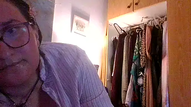 juicyrubies online show from October 9, 2025, 9:10 am