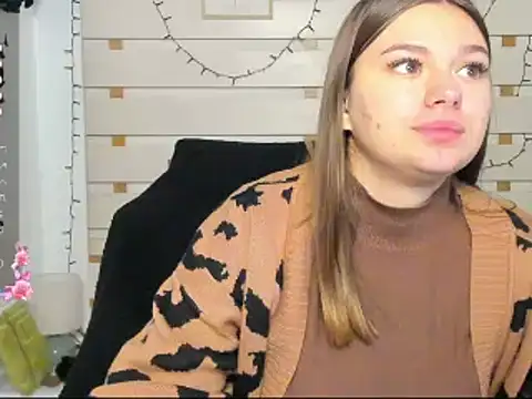 Josephine Kiss online show from December 1, 2025, 1:01 pm