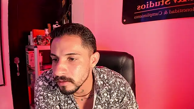 Snapshot of Erick_Wall chatting on June 13, 2026, 4:21 am Erick Wall online show from June 13, 2026, 4:21 am