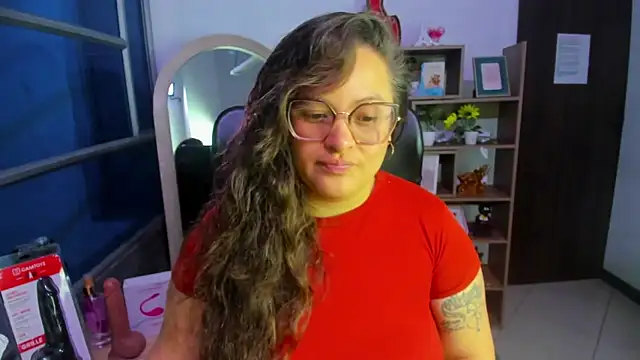 Snapshot of SaraThomso chatting on September 30, 2025, 3:23 am SaraThomso online show from September 30, 2025, 3:23 am