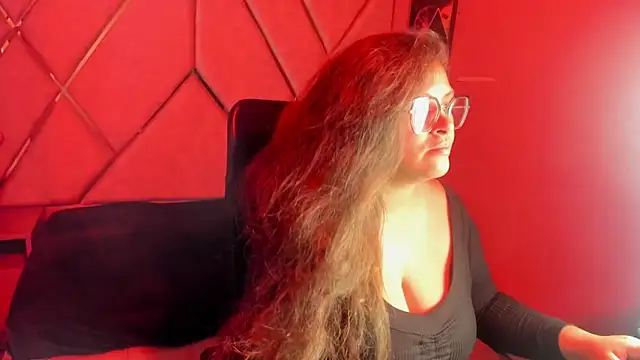 Snapshot of SaraThomso chatting on November 21, 2025, 3:16 am SaraThomso online show from November 21, 2025, 3:16 am