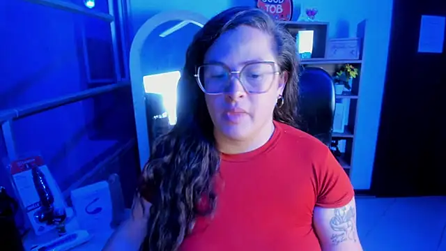 Snapshot of SaraThomso chatting on November 11, 2025, 3:23 am SaraThomso online show from November 11, 2025, 3:23 am