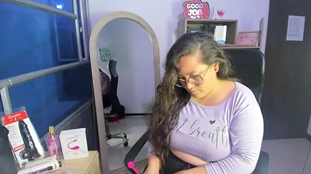 Snapshot of SaraThomso chatting on November 13, 2025, 3:21 am SaraThomso online show from November 13, 2025, 3:21 am