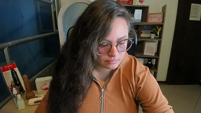 Snapshot of SaraThomso chatting on November 7, 2025, 3:11 am SaraThomso online show from November 7, 2025, 3:11 am