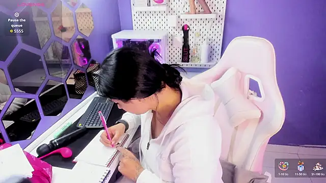 Danna 777  online show from November 11, 2025, 11:53 pm