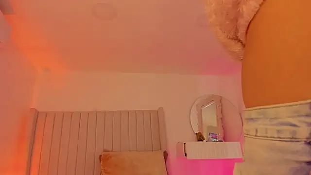 Shelynna azzul online show from March 27, 2026, 8:43 pm