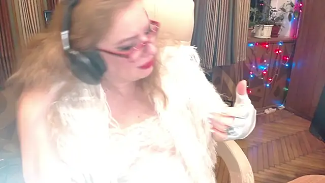 Miss Tress online show from July 12, 2026, 9:04 pm
