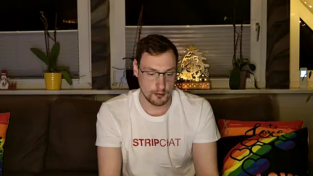 Snapshot of Relsxboy chatting on December 3, 2024, 5:17 pm Relsxboy online show from December 3, 2024, 5:17 pm