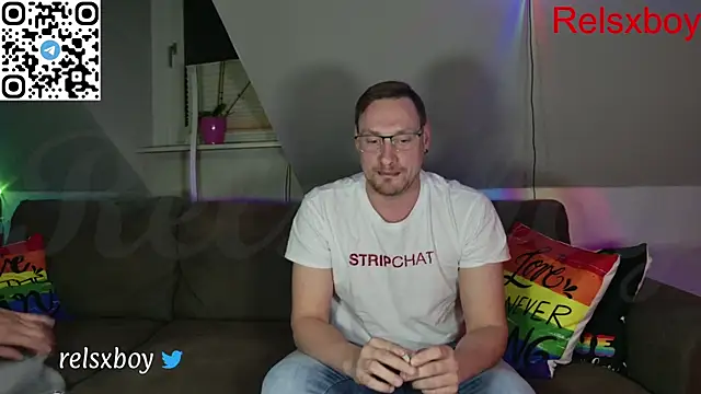 Snapshot of Relsxboy chatting on October 3, 2025, 8:54 pm Relsxboy online show from October 3, 2025, 8:54 pm