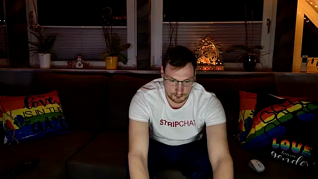 Snapshot of Relsxboy chatting on December 7, 2024, 7:16 pm Relsxboy online show from December 7, 2024, 7:16 pm