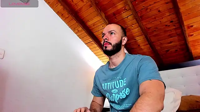 Tom Bailey online show from December 14, 2025, 12:44 pm