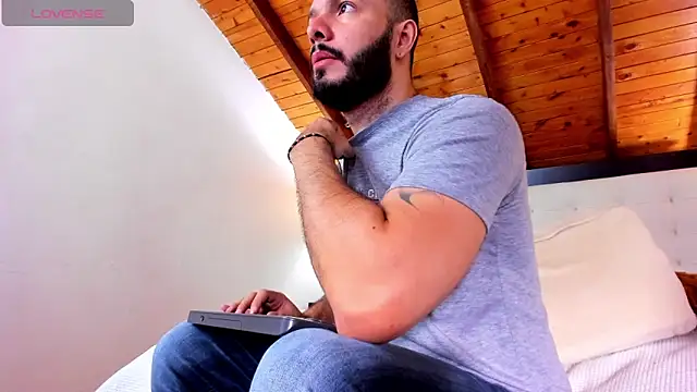 Tom Bailey online show from November 17, 2025, 12:53 pm