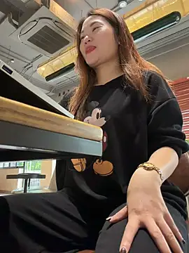 Emily 9xx online show from November 12, 2025, 2:04 am