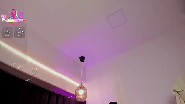 Snapshot of AllisonRoberts_ chatting on October 14, 2025, 7:58 pm AllisonRoberts online show from October 14, 2025, 7:58 pm
