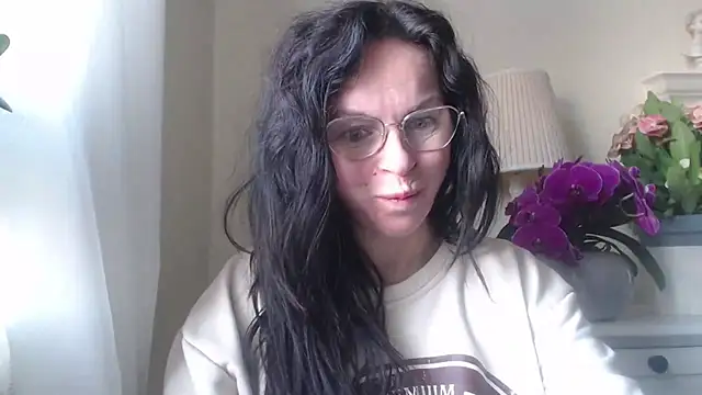 HelenLuxx online show from October 29, 2025, 7:07 am