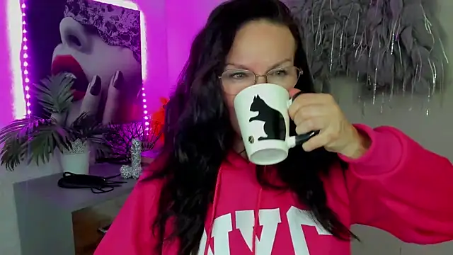 HelenLuxx online show from February 24, 2026, 3:24 pm