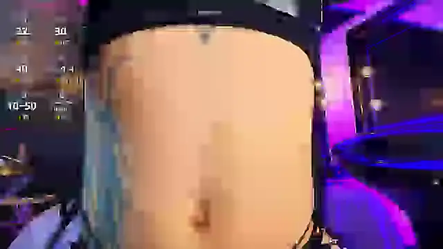 Snapshot of _Holly_Cat chatting on February 11, 2025, 1:31 am Holly Cat online show from February 11, 2025, 1:31 am